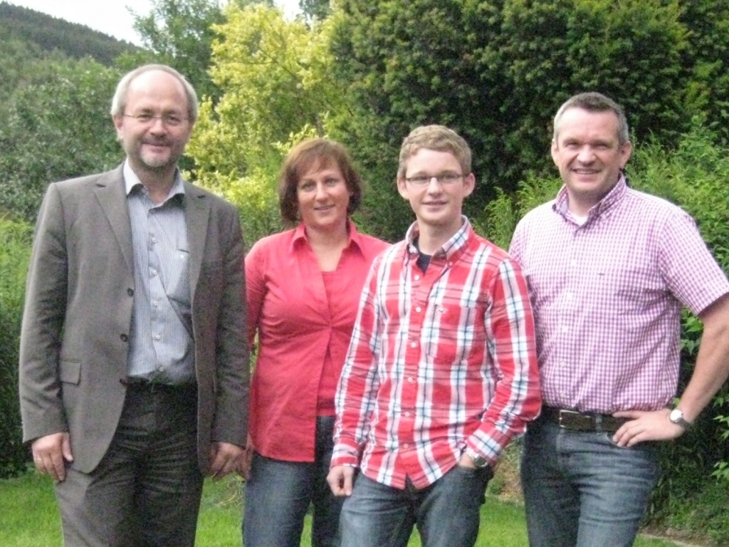 Max Schüssler (auf dem Foto mit seinen Eltern und mir) Max Schüssler (auf dem Foto mit seinen Eltern und mir)